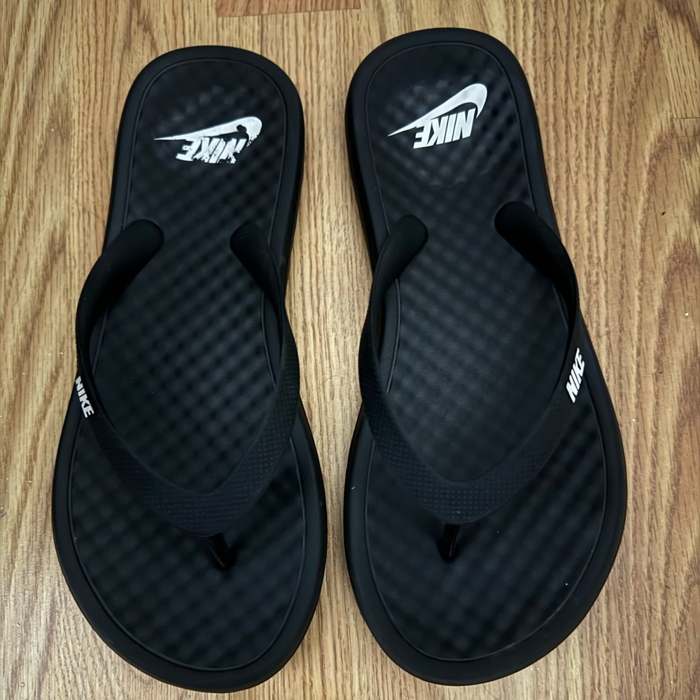 Nike flip flops